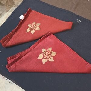 Cloth Napkins w/Poinsettia